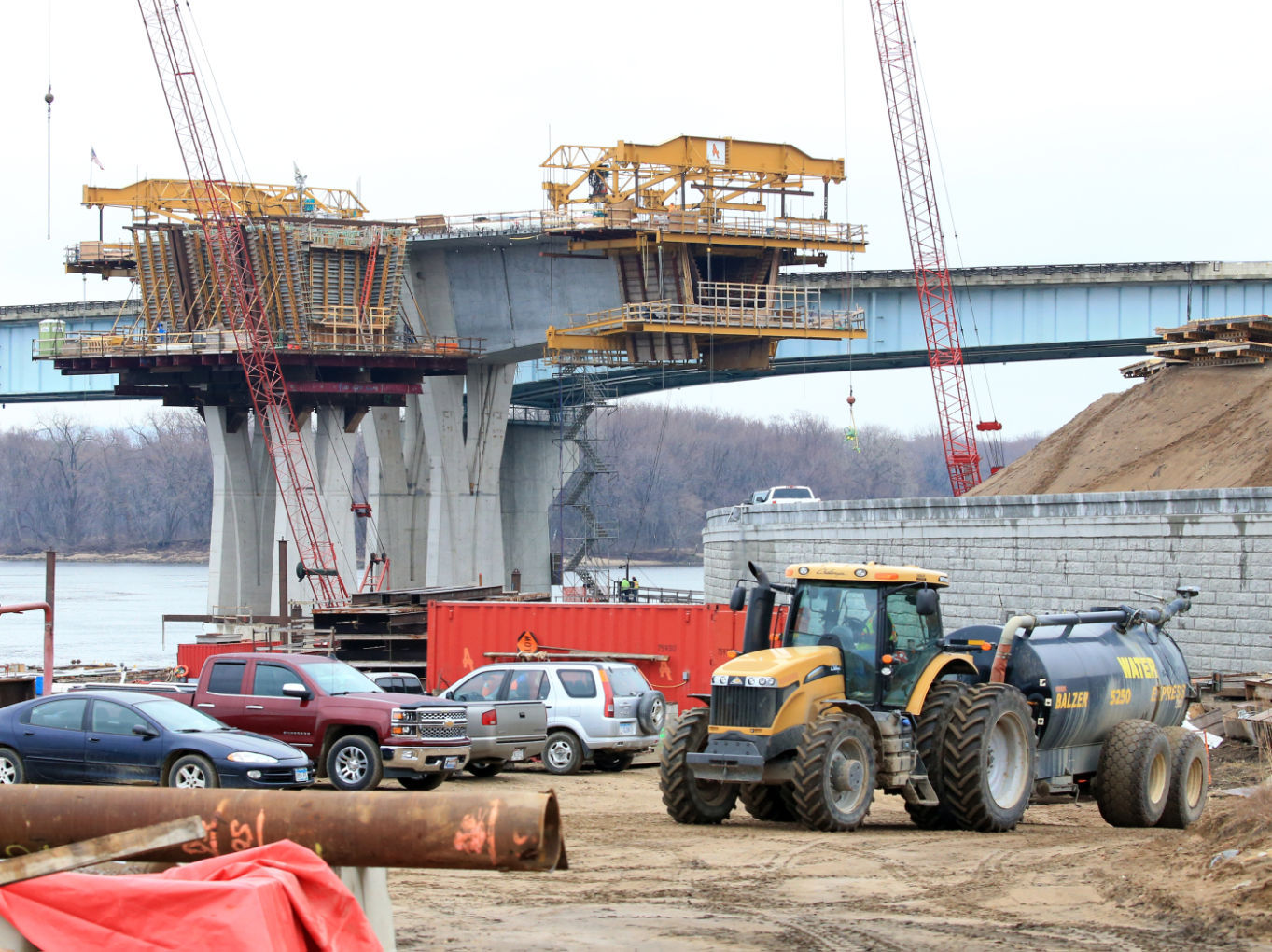 Dresbach bridge construction
